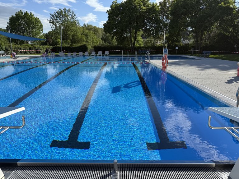 Schwimmbad neu